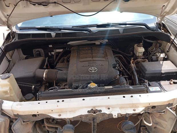 Toyota Tundra 2011 White