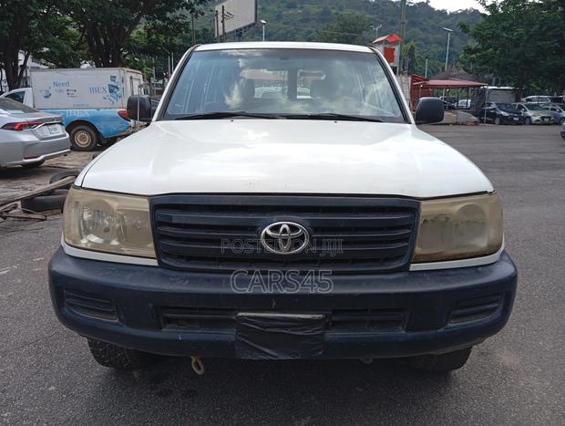 Toyota Land Cruiser 2007 White