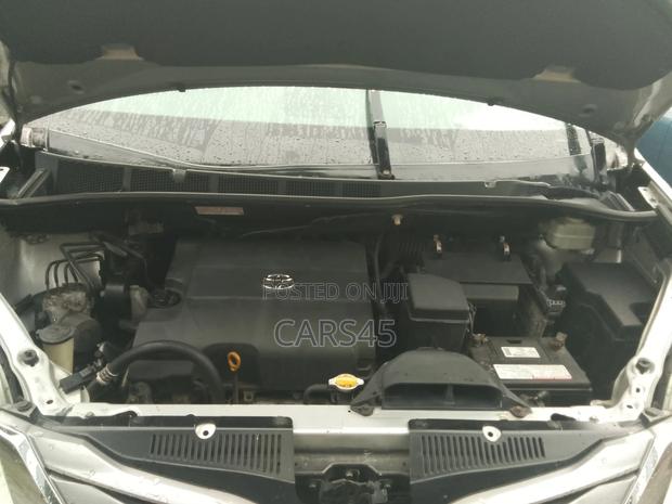 Toyota Sienna 2012 Silver