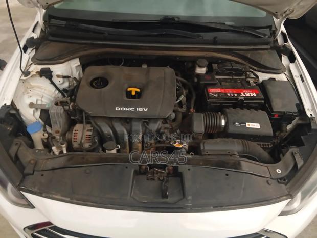 Hyundai Elantra 2017 White