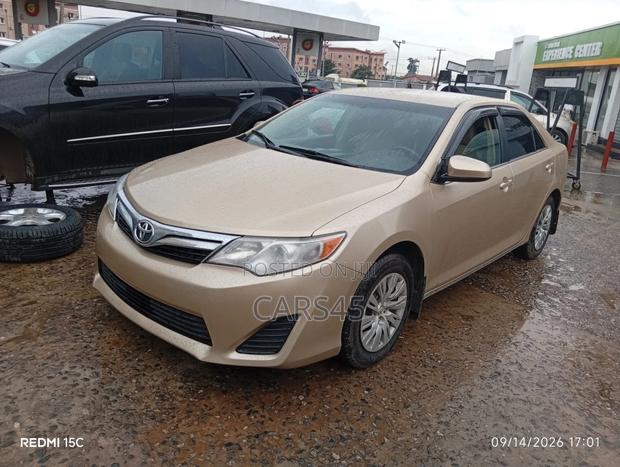 Toyota Camry 2014 Gold