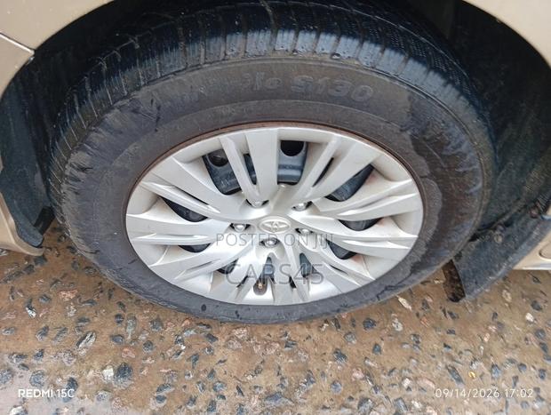 Toyota Camry 2014 Gold