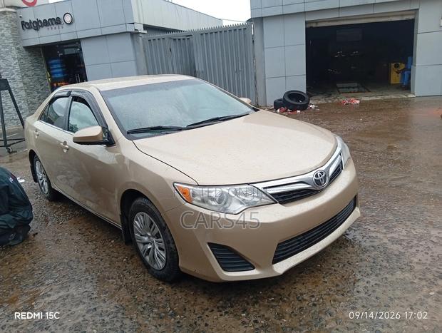Toyota Camry 2014 Gold