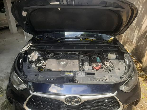 Toyota Highlander 2021 Blue