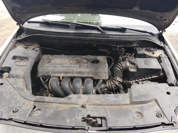 Toyota Avensis 1.6 VVT-i 2000 Silver