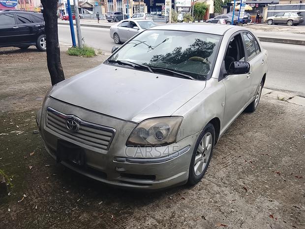 Toyota Avensis 1.6 VVT-i 2000 Silver
