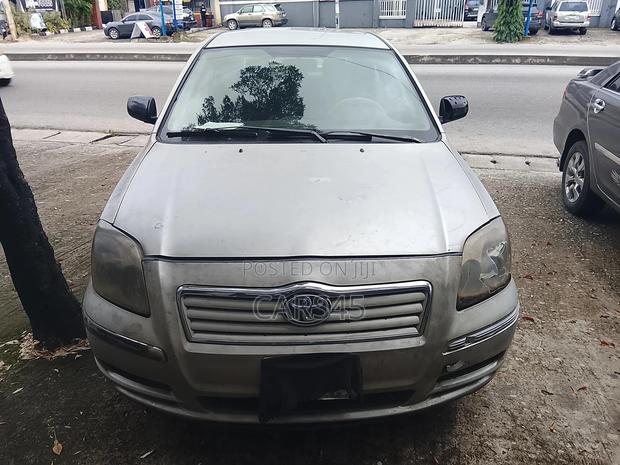 Toyota Avensis 1.6 VVT-i 2000 Silver