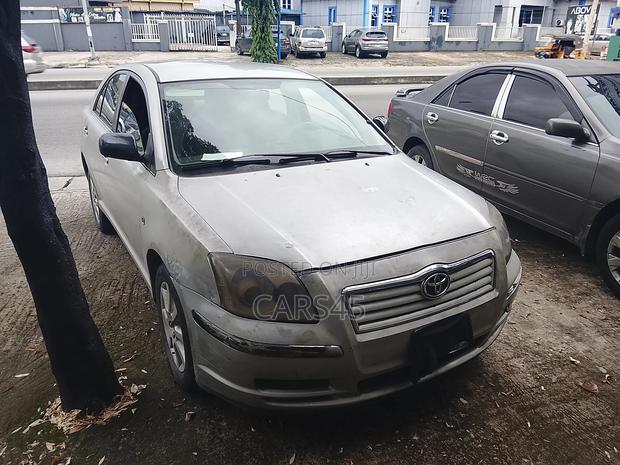 Toyota Avensis 1.6 VVT-i 2000 Silver