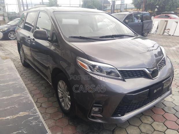 Toyota Sienna 2012 Gray