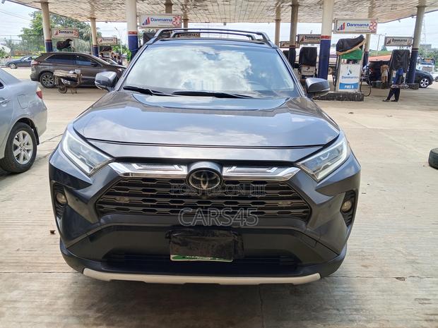 Toyota RAV4 2021 Gray