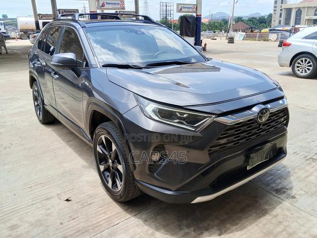 Toyota RAV4 2021 Gray