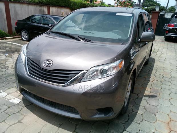 Toyota Sienna 2014 Gray