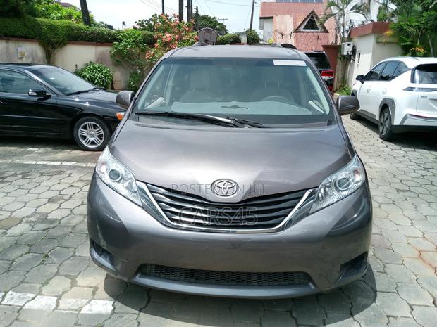 Toyota Sienna 2014 Gray