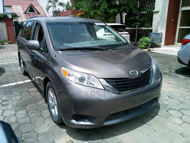 Toyota Sienna 2014 Gray