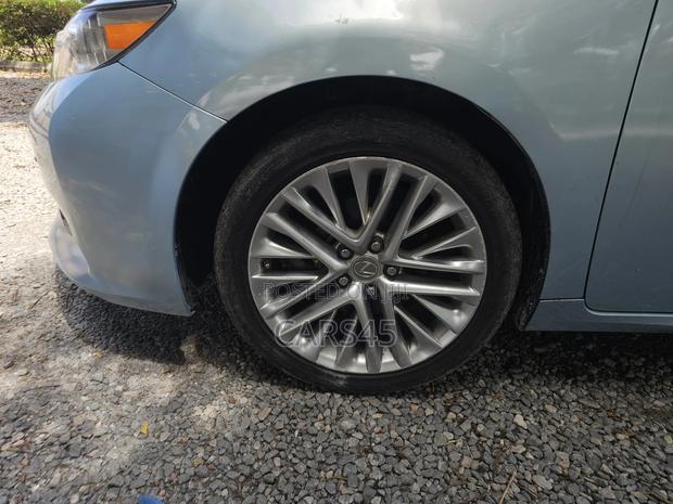 Lexus ES 2013 Blue