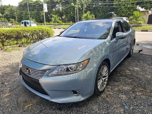 Lexus ES 2013 Blue