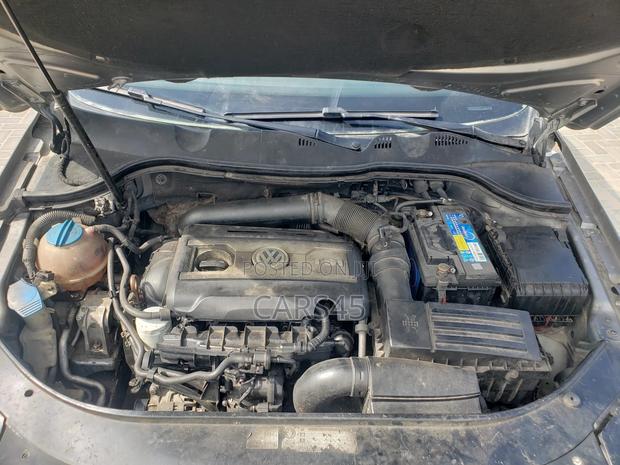 Volkswagen Passat 2012 Gray