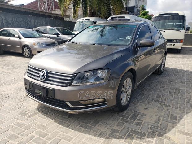 Volkswagen Passat 2012 Gray