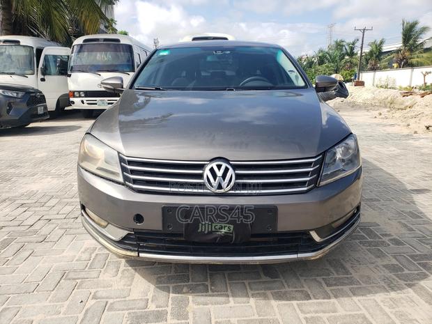 Volkswagen Passat 2012 Gray