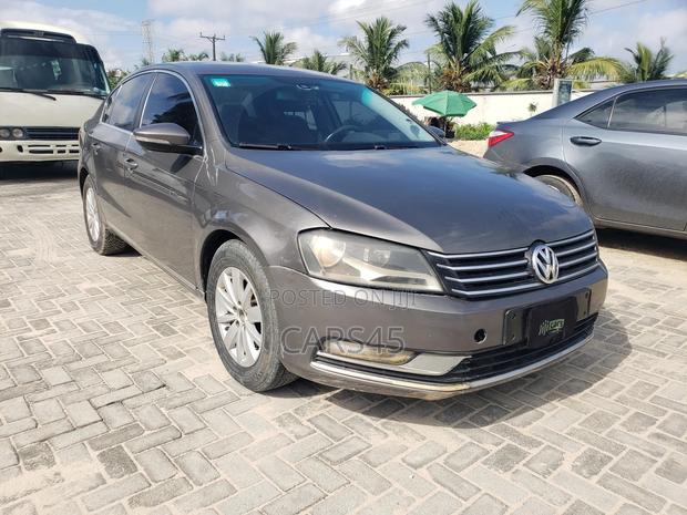 Volkswagen Passat 2012 Gray