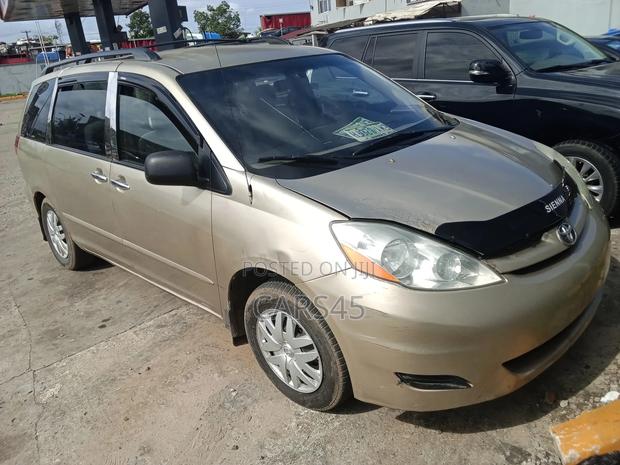 Toyota Sienna 2007 Gold