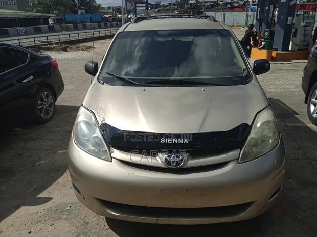 Toyota Sienna 2007 Gold