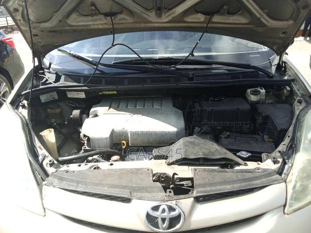 Toyota Sienna 2007 Gold