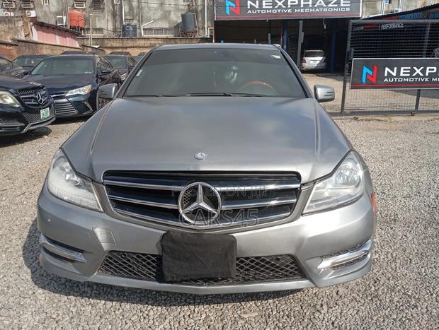 Mercedes-Benz C300 2009 Gray