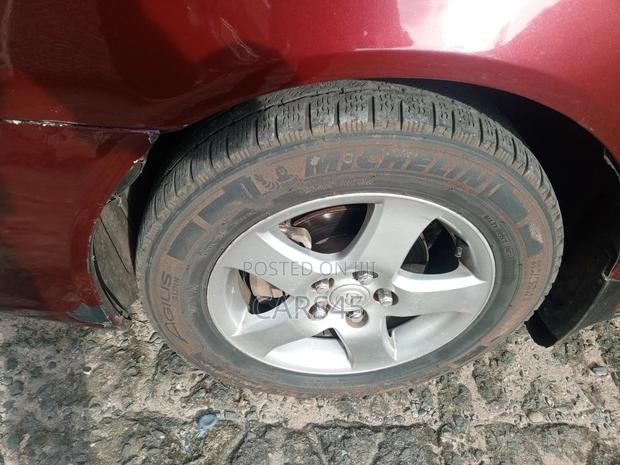 Toyota Camry XLE 4dr Sedan (2.4L 4cyl 5A) 2005 Red