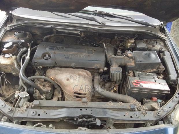 Toyota Avensis 2004 Blue