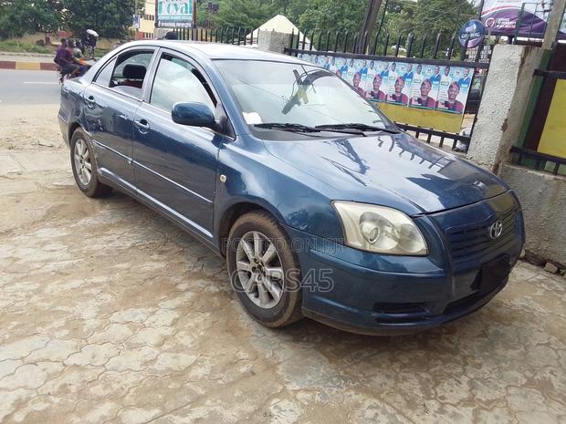 Toyota Avensis 2004 Blue