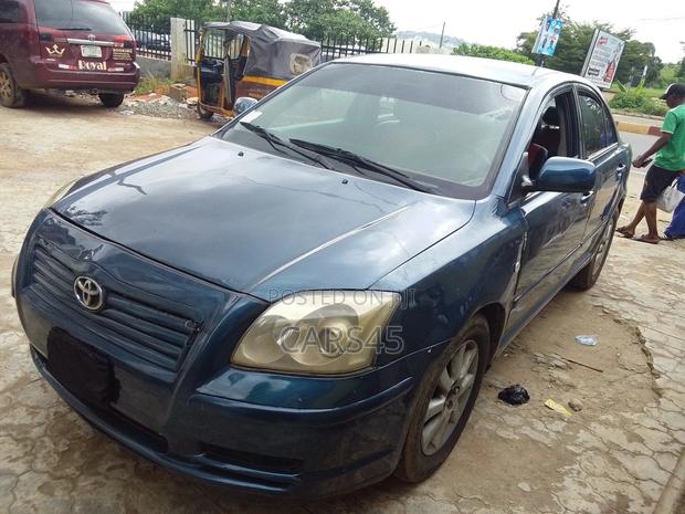 Toyota Avensis 2004 Blue
