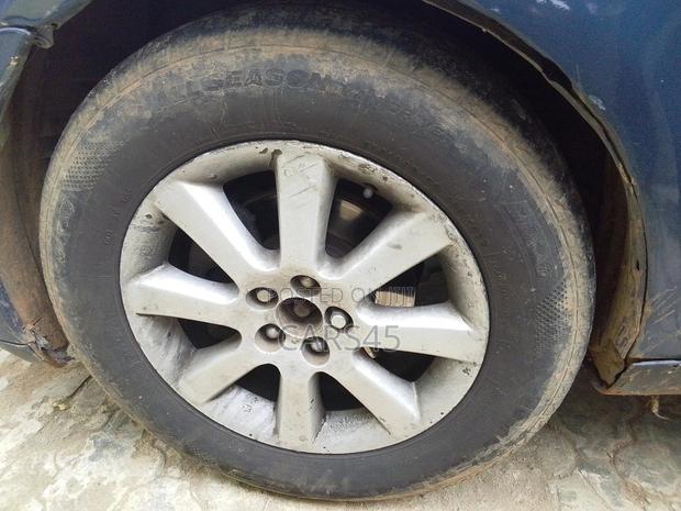 Toyota Avensis 2004 Blue