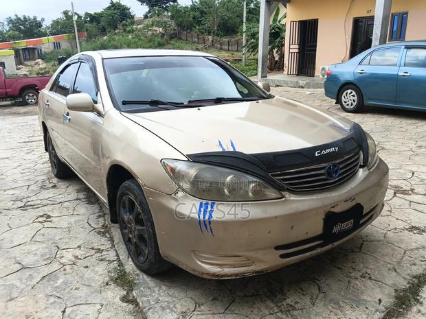 Toyota Camry 2006 Gold
