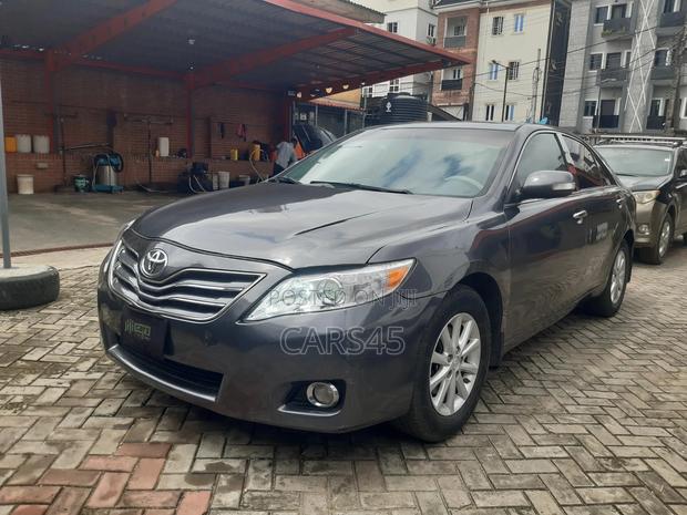 Toyota Camry 2010 Gray