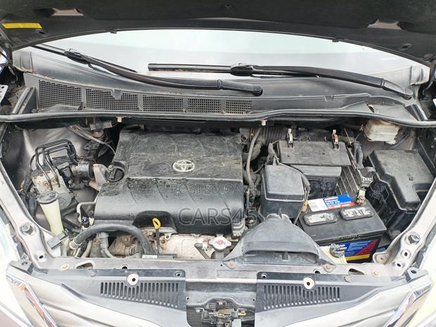 Toyota Sienna 2011 Gray