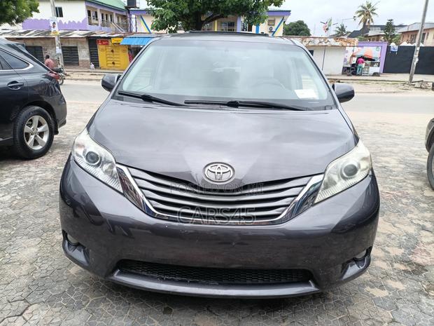 Toyota Sienna 2011 Gray