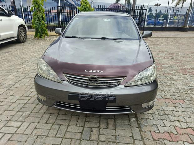 Toyota Camry 2005 Gray