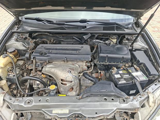 Toyota Camry 2005 Gray