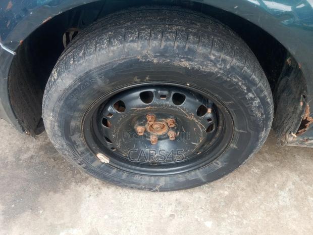 Volkswagen Golf 2001 Green