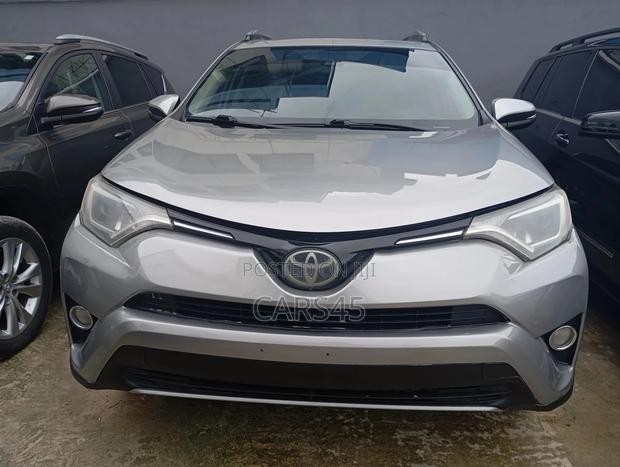 Toyota RAV4 Limited 4dr SUV AWD (2.5L 4cyl 6A) 2018 Silver