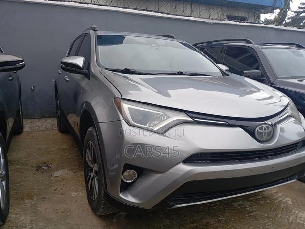 Toyota RAV4 Limited 4dr SUV AWD (2.5L 4cyl 6A) 2018 Silver