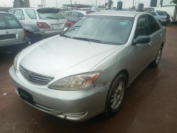 Toyota Camry LE 4dr Sedan (2.4L 4cyl 4A) 2004 Beige