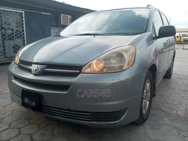 Toyota Sienna 2004 Blue