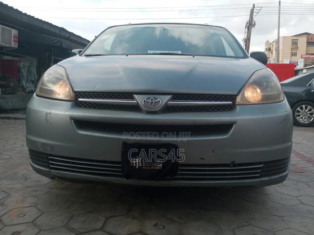 Toyota Sienna 2004 Blue