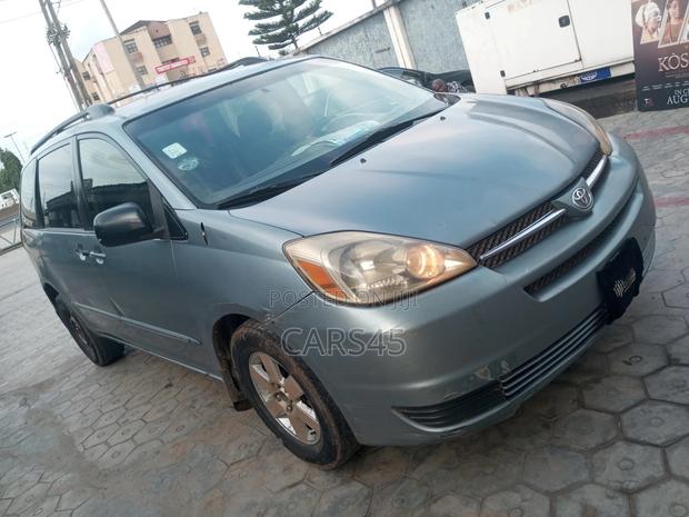 Toyota Sienna 2004 Blue