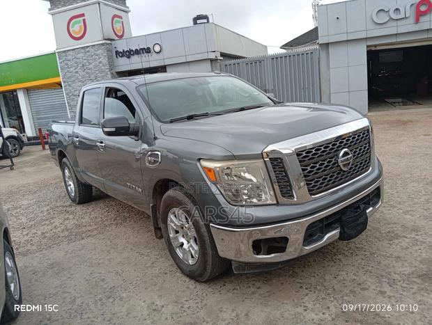 Nissan Titan 2017 Silver
