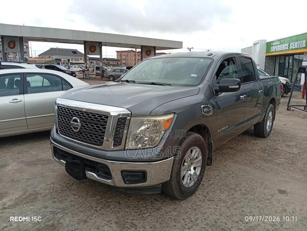 Nissan Titan 2017 Silver