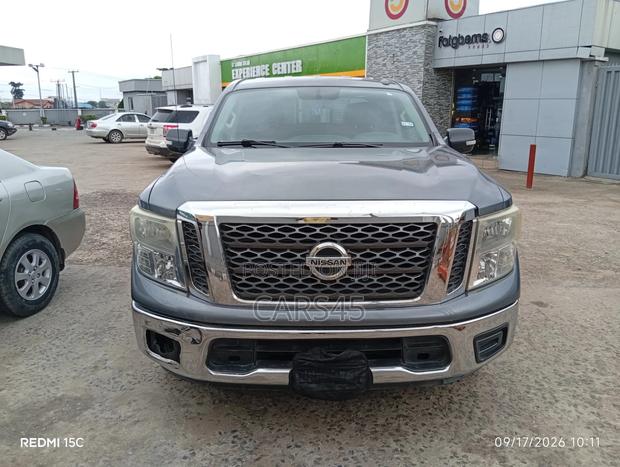 Nissan Titan 2017 Silver