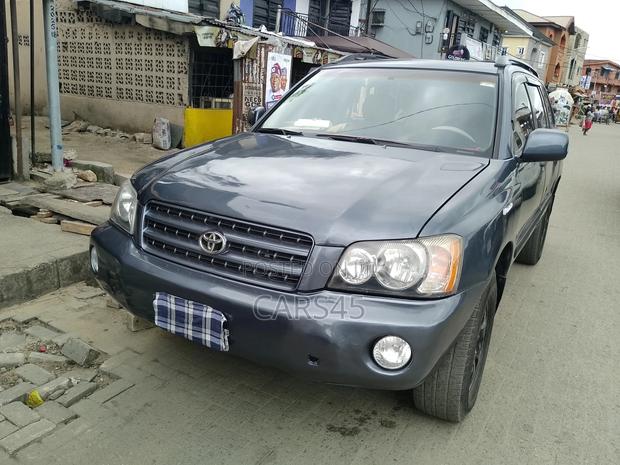 Toyota Highlander 2002 Blue